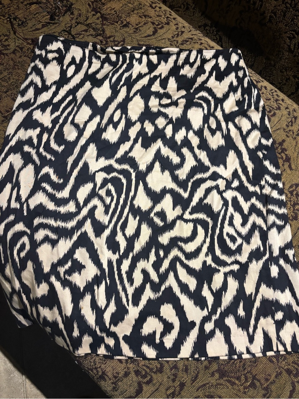 Larry Levine Black and White Printed Pencil Skirt